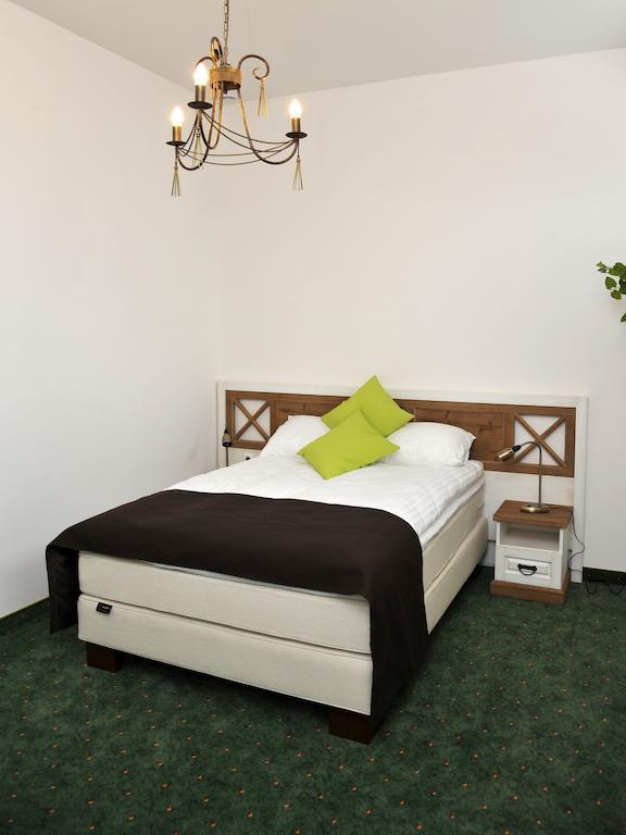 Hotel Sandro Silver